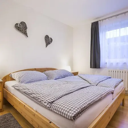 Haus Hahnenhof * لوتاش